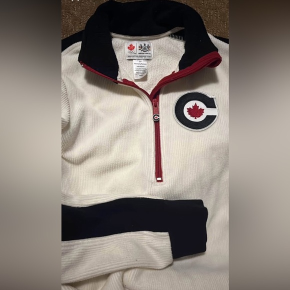Rare 2010 Team Canada Olympic Sweater - Picture 3 of 3